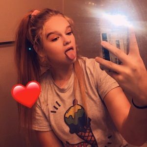 Meet your Posher, Chloe